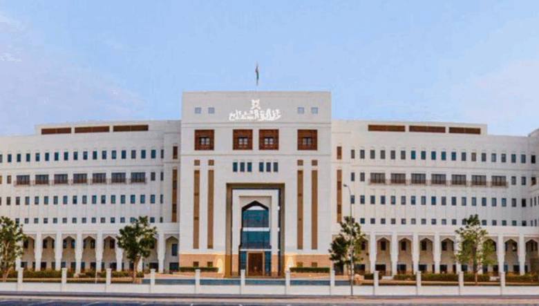 العلاوة الدورية في القطاع الخاص العماني: قرار جديد من وزارة العمل (317/ ...