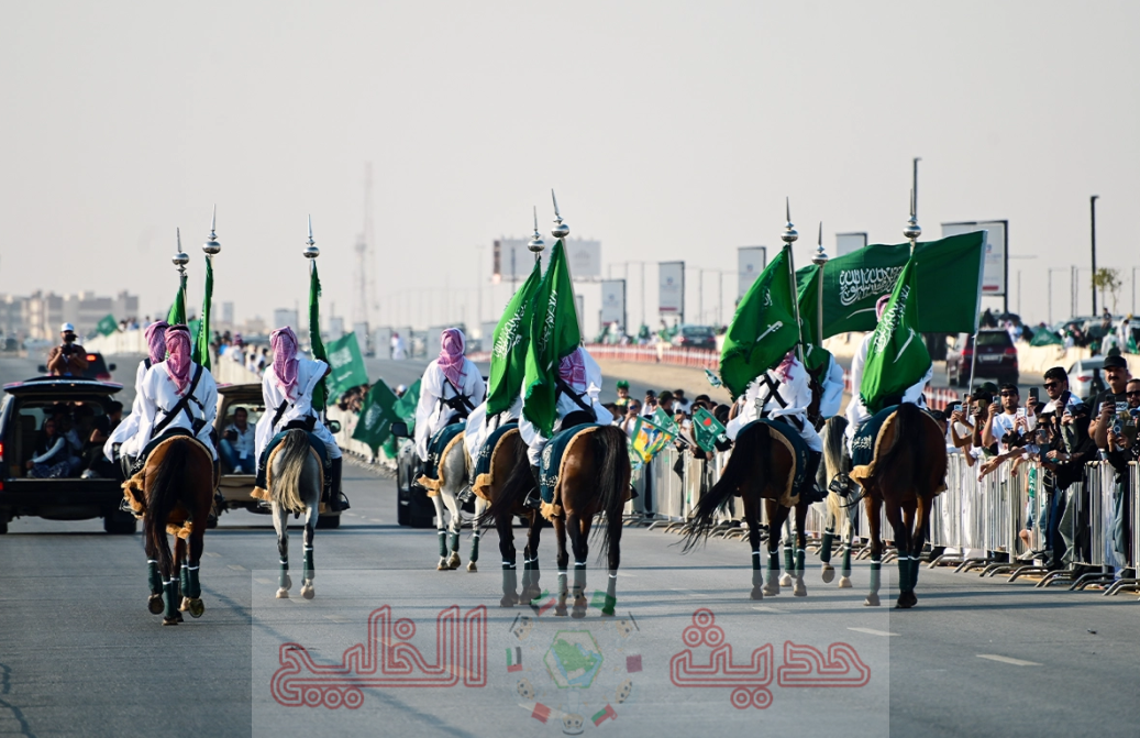 مسيرات احتفالية وفلكلور شعبي